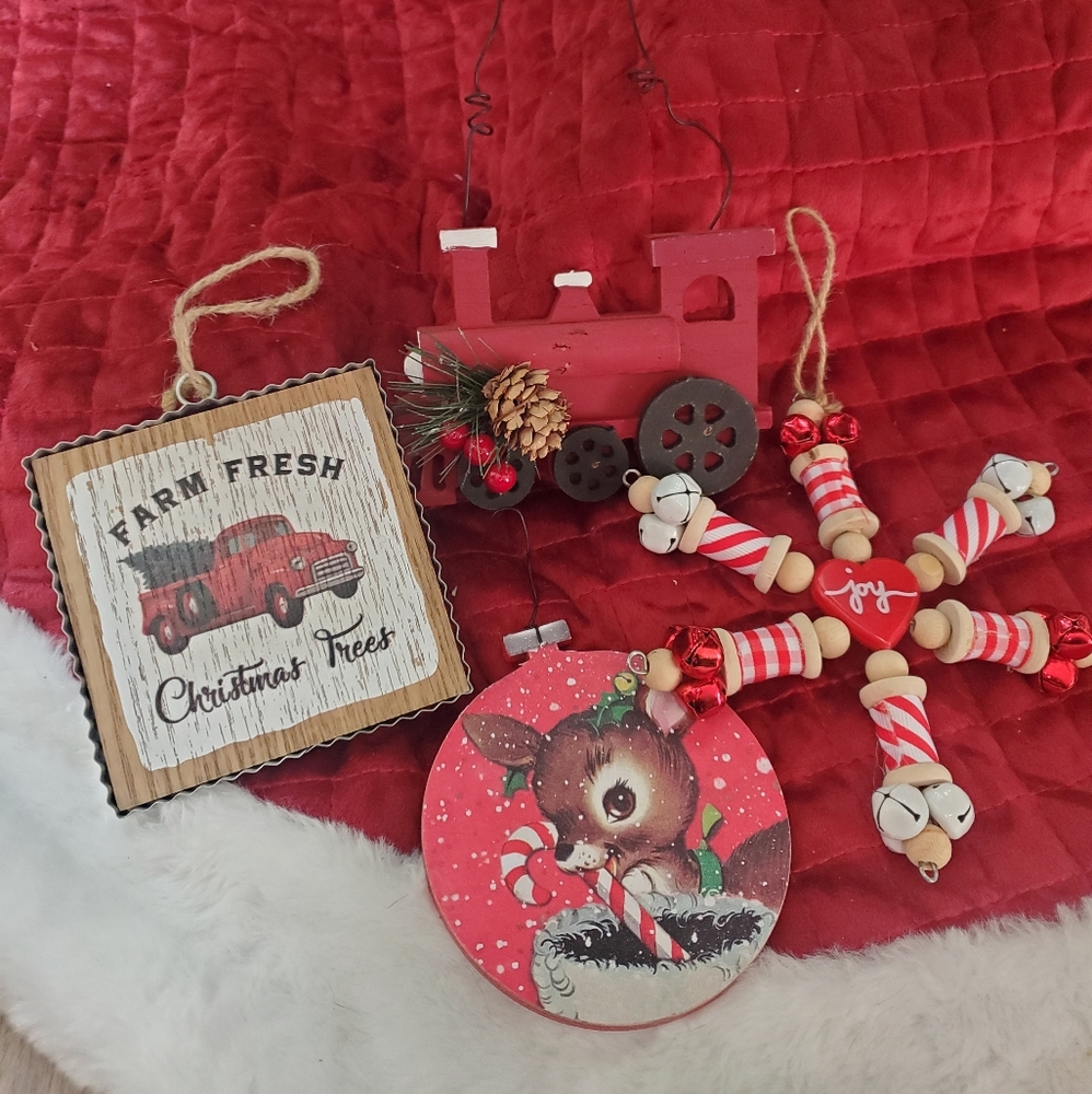 Holiday Festive Wooden Ornament Set